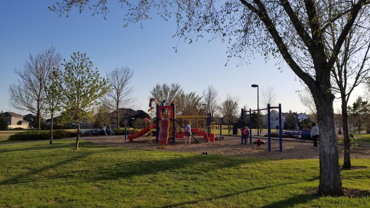 Saskatoon Lashyn Cove Homestay Dış mekan fotoğraf
